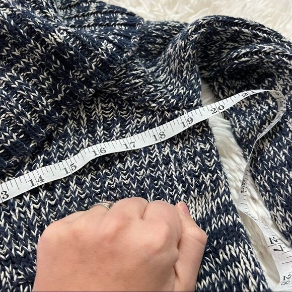 Guess slouchy cowl neck navy blue and white knit sweater womens size medium - Picture 4 of 11